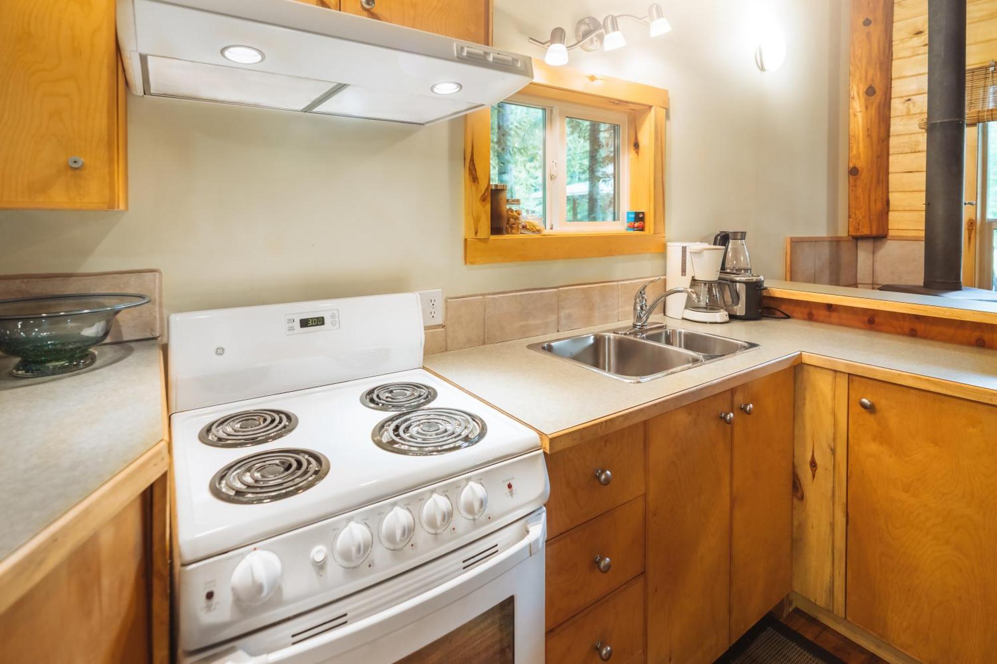 Bella Coola Grizzly Tours And Resort Hagensborg Extérieur photo