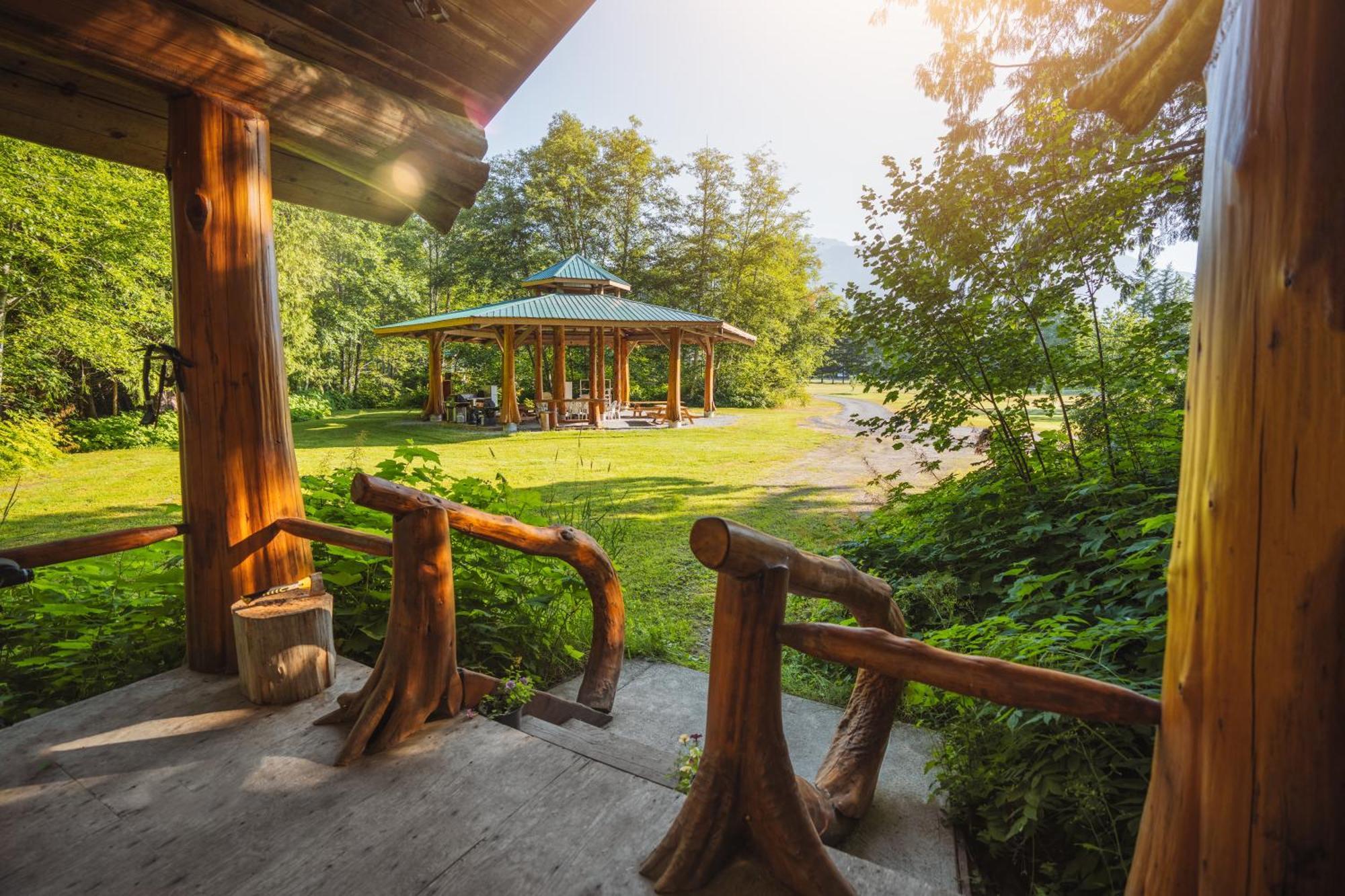Bella Coola Grizzly Tours And Resort Hagensborg Extérieur photo