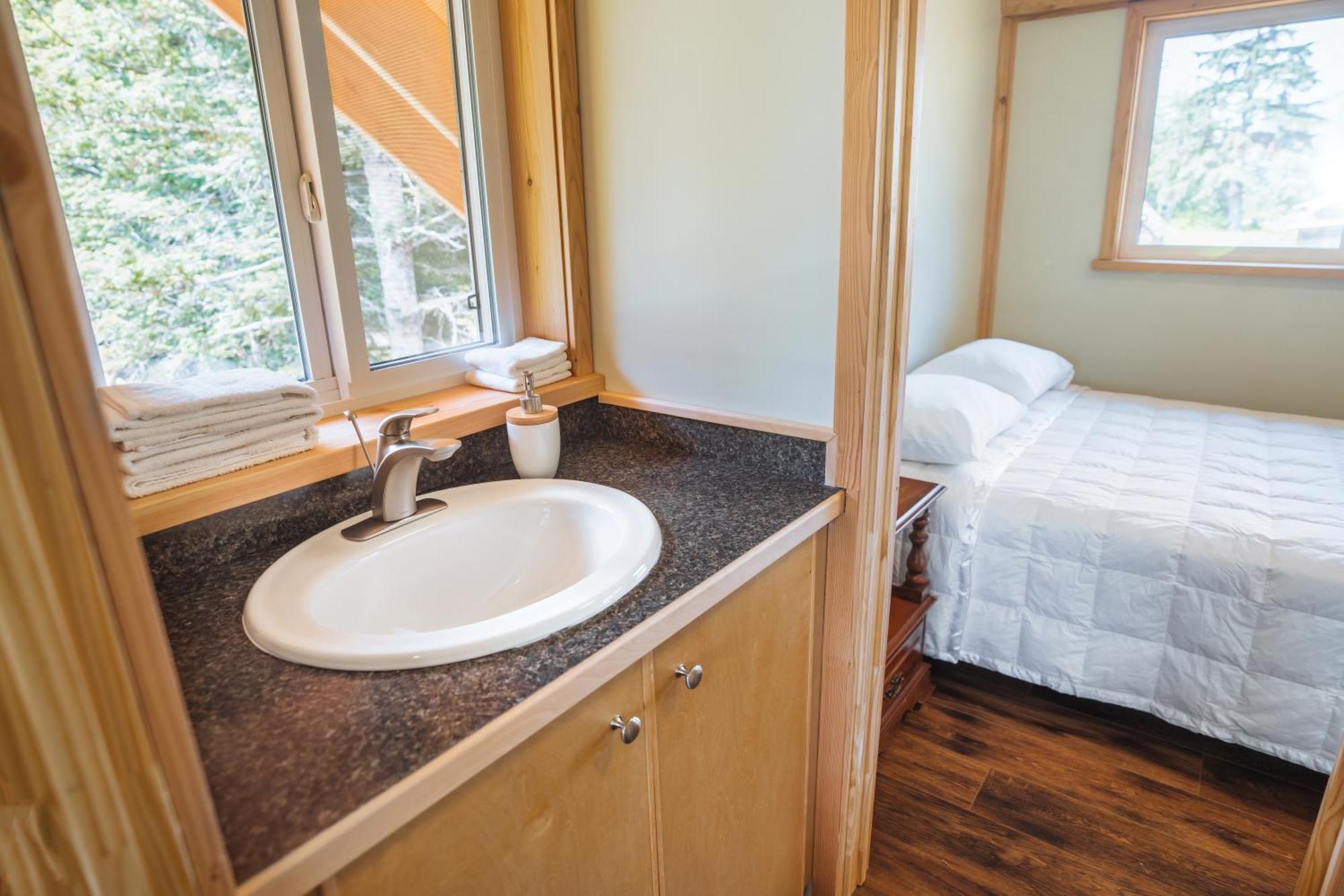 Bella Coola Grizzly Tours And Resort Hagensborg Extérieur photo