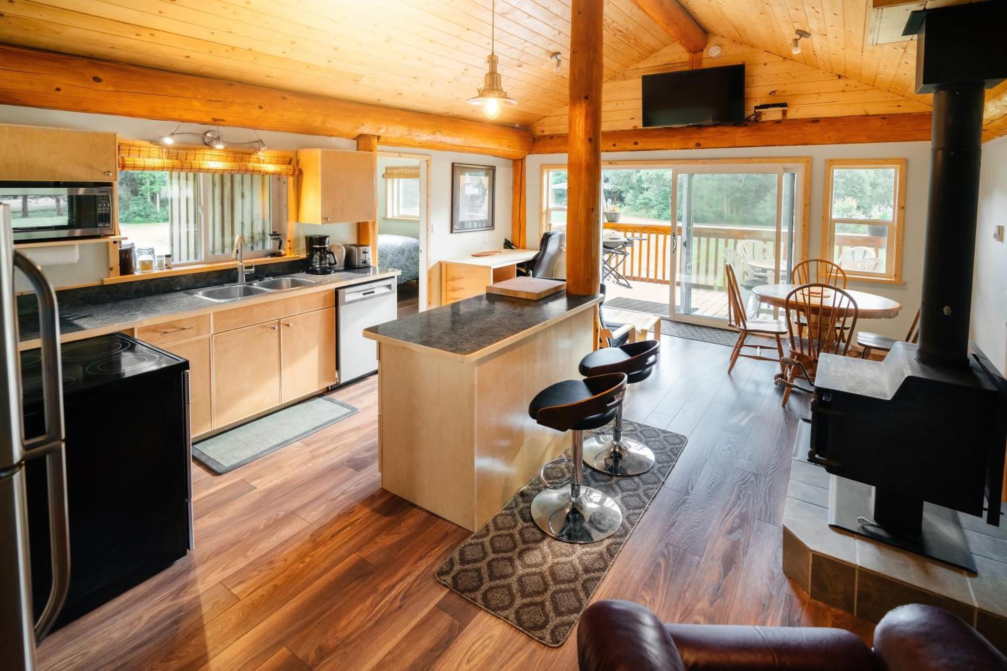 Bella Coola Grizzly Tours And Resort Hagensborg Extérieur photo